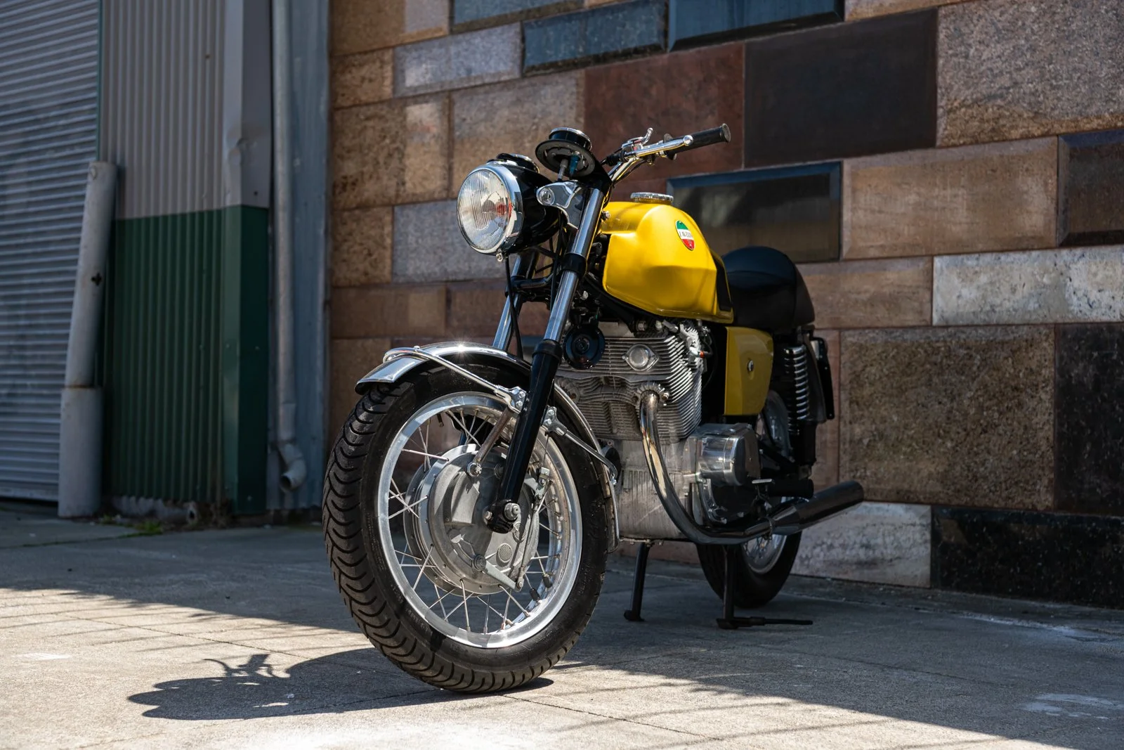 38灯　Barber Yellow LAVA LAVA GEAR CLUB LAVERDA 750 S 1970 D266 — Bello Moto SF